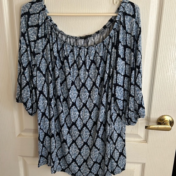 Lane Bryant Tops - Layne Bryant blue/white diamond on/off shoulders flowy Top 3/4 sleeves Size18/20